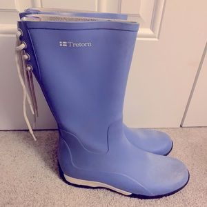RARE periwinkle rainboots!